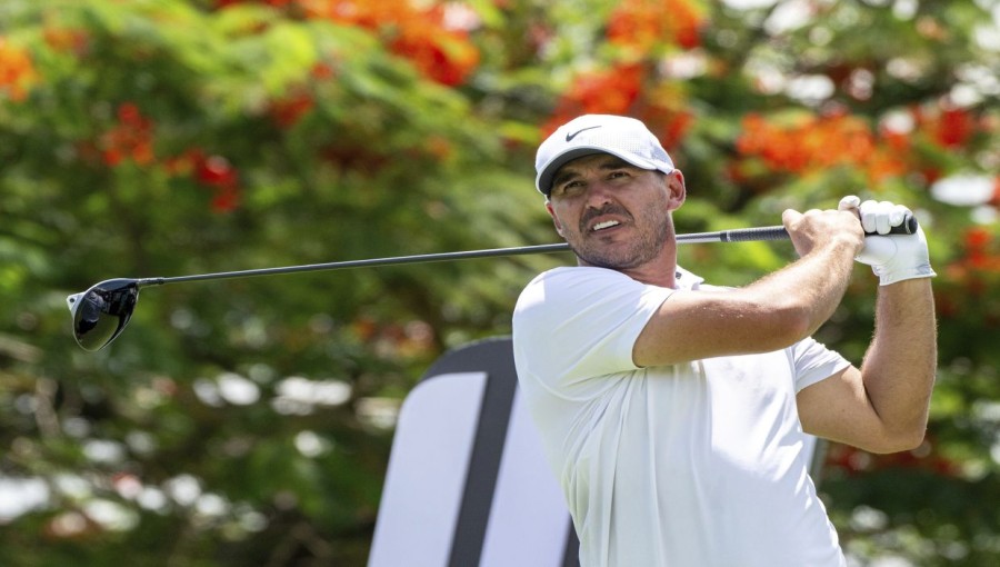 Koepka Overcomes Setback to Secure LIV Singapore