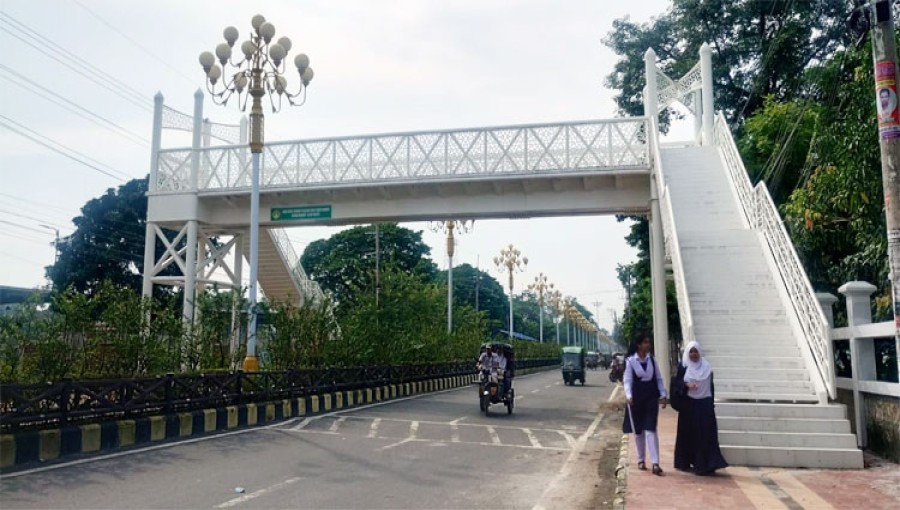 Newly Built Footover Bridges in Rajshahi Lie Unused, Public and Experts Question Need