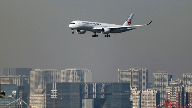 Nearly Half a Million Chinese Tourists Cancel Japan Trips Amid Diplomatic Tensions