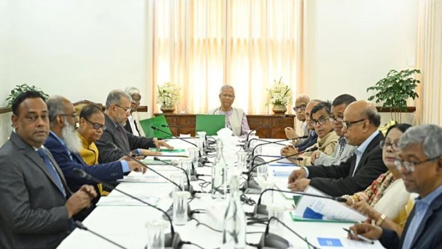 Chief Adviser Reviews Economic Progress and Budget at High-Level Meeting
