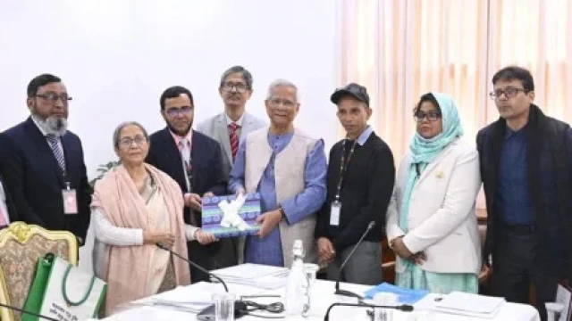 Chief Advisor Yunus Raises Alarm Over Plastic Pollution and Jellyfish in Bay of Bengal