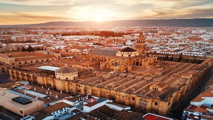 As a representation of coexistence and tolerance, the Córdoba Mosque-Cathedral is significant from both a religious and cultural standpoint.
