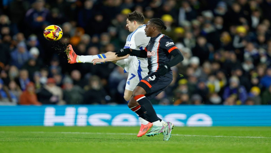 Leeds Dominate Luton to Reclaim Championship Top Spot