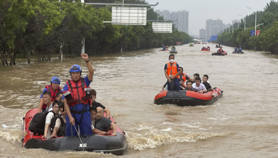 40 Dead, Tens of Thousands Displaced Due to Flooding