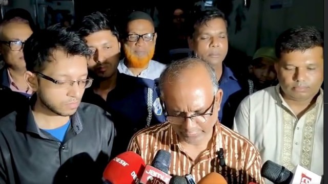 Chiraranjan Sarkar, younger brother of late journalist Vibhuranjan Sarkar, speaks to reporters after identifying the body at Munshiganj General Hospital.