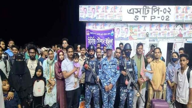 Coast Guard Rescues Over 100 Passengers from Stranded Launch on Dhaka–Hatia Route