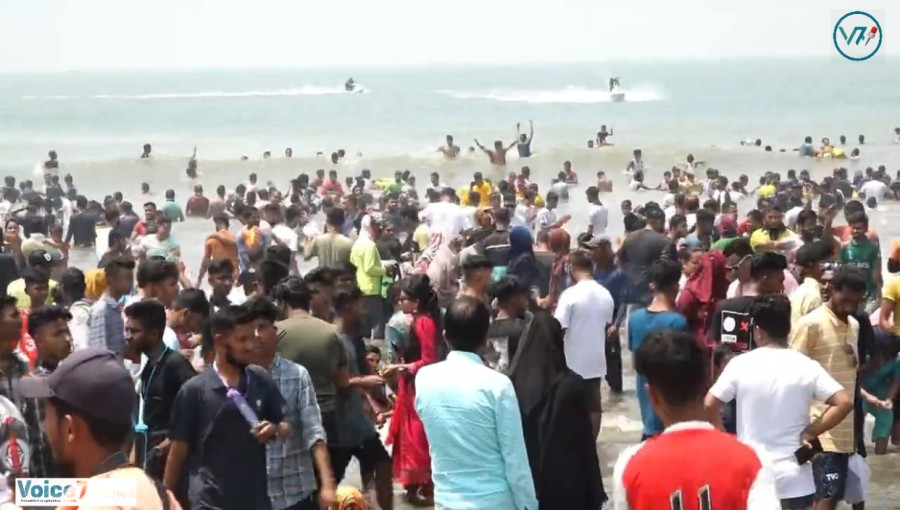 Over the course of the five days, Cox's Bazar had an average of one lakh visitors every day. Photo: voice7 news