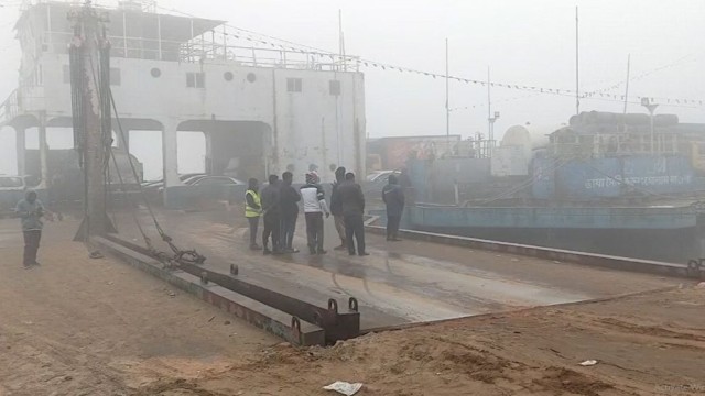 Ferry Services Suspended on Daulatdia–Paturia Route Due to Dense Fog