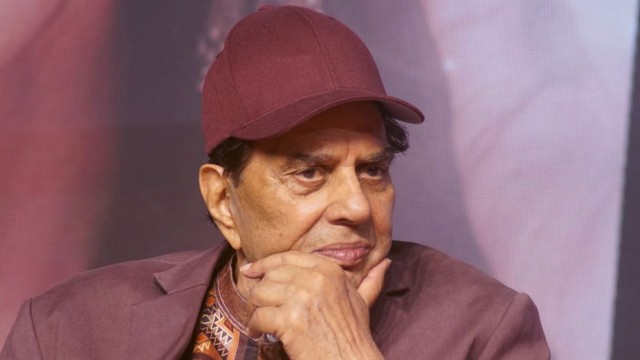 Legendary Bollywood Actor Dharmendra Passes Away at 89
