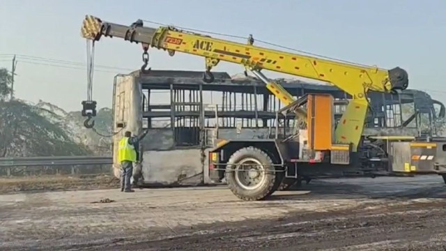 Multiple-Vehicle Pileup on Delhi-Agra Expressway Leaves 13 Dead