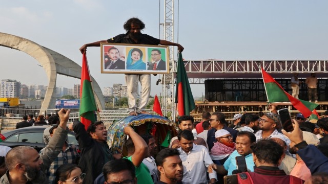 Thousands of BNP Supporters Gather in Dhaka Ahead of Tarique Rahman’s Return