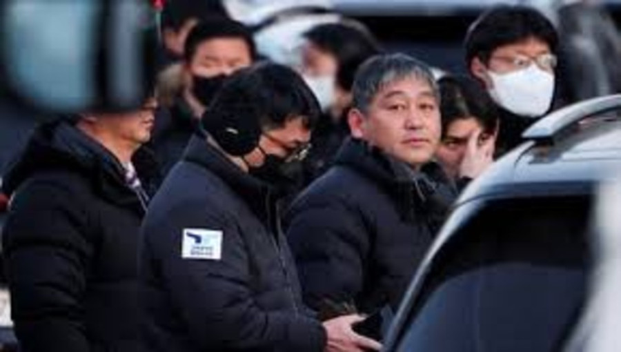 "South Korean authorities face resistance from presidential security forces while attempting to execute an arrest warrant for impeached President Yoon Suk-yeol at his compound."