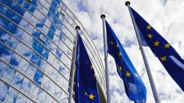 "Foreign ministers from nine EU countries jointly sign a letter urging the European Commission to halt trade with Israeli settlements in the occupied Palestinian territories."