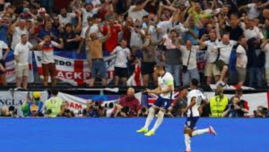 Euro 2024 - Semi Final - Netherlands vs. England - Dortmund BVB Stadion, Dortmund, Germany - July 10, 2024  England's Harry Kane celebrates with Jude Bellingham after scoring their first goal. (REUTERS/Piroschka Van De Wouw)