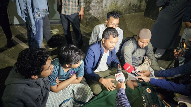 DU Students Protest Sudden Closure, Demand Three-Point Solution