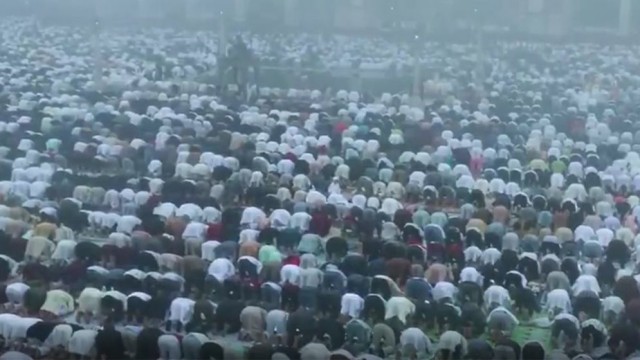 Eid-ul-Fitr Celebrated Worldwide Amid Conflict and Festivity