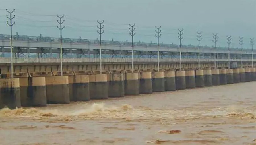 Farakka Dam Opens 109 Gates Due to Floods in India, Raising Flood Risk in Bangladesh