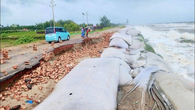 A microbus drives along the vulnerable Teknaf Marine Drive Road, where recent tidal waves have caused severe erosion and raised safety concerns for commuters. (Photo: V7N)