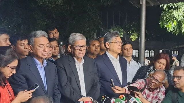 BNP Secretary General Mirza Fakhrul Islam Alamgir, along with party standing committee members Amir Khasru Mahmud Chowdhury and Salahuddin Ahmed, speaks to reporters after a meeting at the state guest house Jamuna on Tuesday evening.
