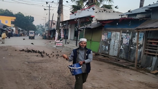 Barguna Man Feeds Thousands of Mynah Birds Daily for 18 Years