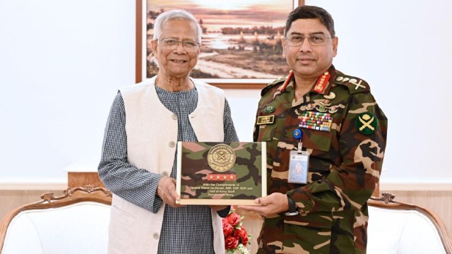 Army Chief Waqar-uz-Zaman Pays Farewell Call on Chief Adviser Muhammad Yunus
