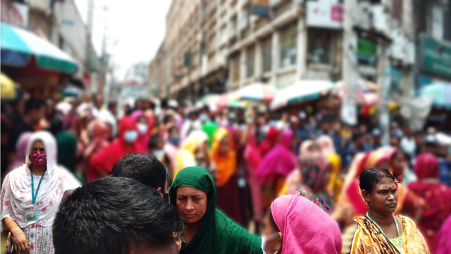 GARMENT WORKERS BLOCK DHAKA-ARICHA HIGHWAY OVER UNPAID WAGES