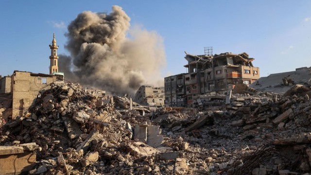 Israel Continues Attacks in Gaza Despite Ceasefire; Over 400 Palestinians Killed, Aid Restricted