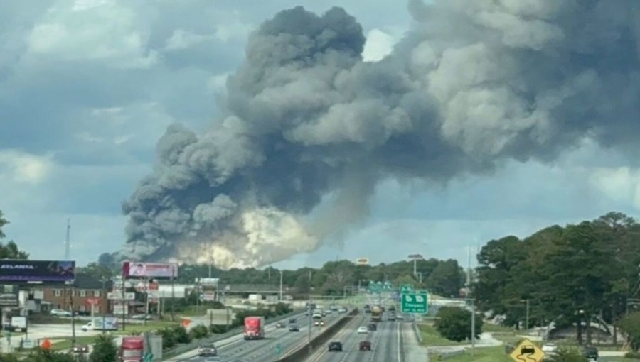 Firefighters respond to a hazardous chemical plume at a Georgia plant, forcing evacuations and road closures after a sprinkler system malfunction. Photo: V7N