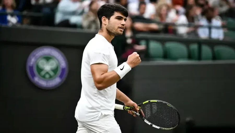 Carlos Alcaraz Rallies to Secure Wimbledon Semifinal Spot