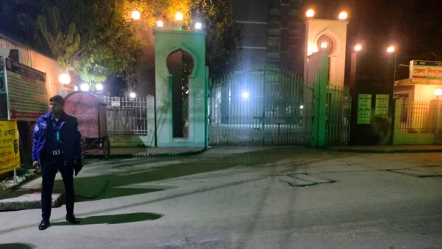 Two Cocktail Explode Outside Chief Judicial Magistrate Court in Gopalganj