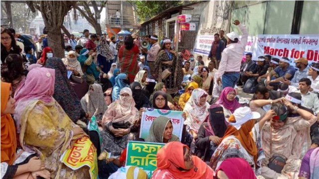 Assistant teachers gather in front of the Directorate of Primary Education in Mirpur, Dhaka, during the 'March for Dignity' protest.