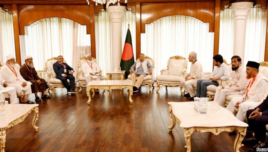 Chief Adviser Dr Muhammad Yunus meets with a delegation of the Jamaat-e-Islami at his official Jamuna State Guest House residence in the capital on 5 October, 2024.