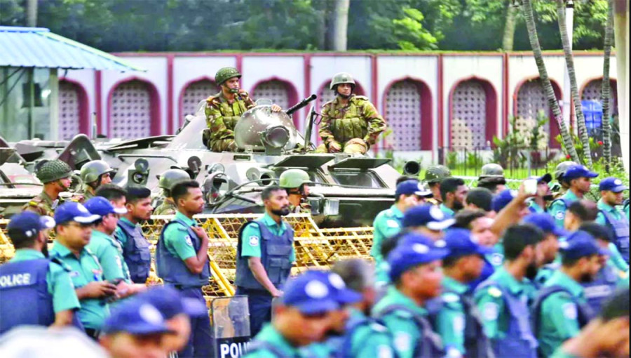 DMP beefed up security around Bangabhaban on 22 Oct as protesters besieged the area.