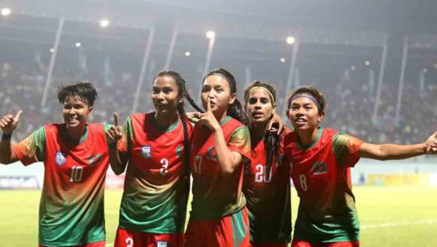 Bangladesh’s Ritu Porna Chakma (C) is the toast of her teammates after scoring the winner against Nepal in Wednesday’s SAFF Women’s Championship final in Kathmandu .