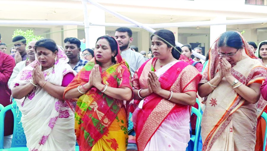 Hindus Celebrate Mahalaya with Religious Fervor