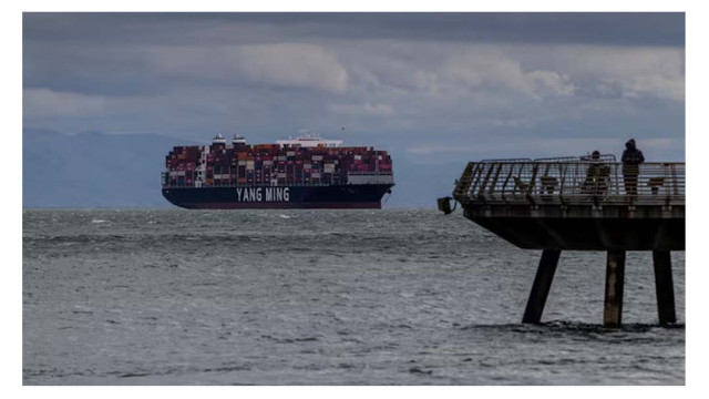 A cargo ship full of containers is seen at the port of Oakland as trade tensions escalate over US tariffs, in Oakland, California, US, February 3, 2025. REUTERS/Carlos Barria/File Photo