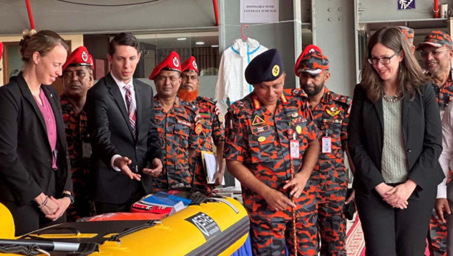 The United States Embassy’s PAT on 20 Oct donated HAZMAT protection equipment to the Fire Service.