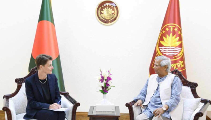 The chief of UN in Bangladesh Gwyn Lewis paid a courtesy call on Chief Adviser Professor Muhammad Yunus at his Tejgaon office on 22 Sep.