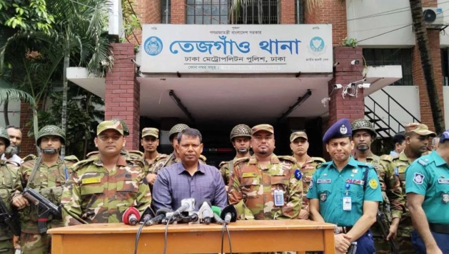 Police stations reopen with military support in Dhaka