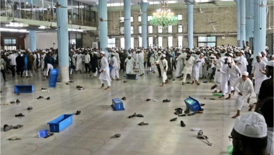 A clash occurred at the Baitul Mukarram National Mosque in Dhaka today