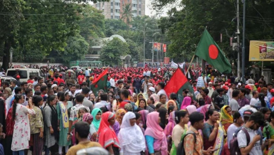 Thousands Gather at Suhrawardy Udyan for Awami League's 75th Anniversary