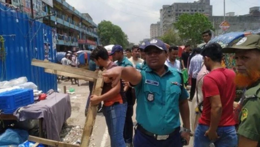 DMP Raid: Hawkers Evicted from New Market Footpaths in Dhaka.