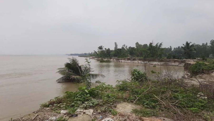 Rising and Falling Water Levels in Bangladesh Rivers