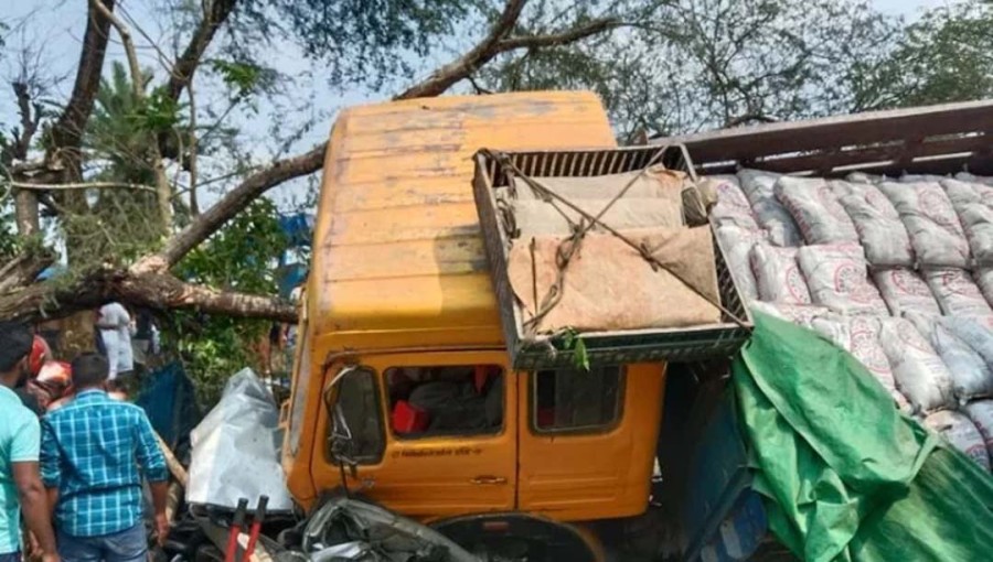 A speeding cement-laden truck lost control and rammed several vehicles before plunging into a roadside ditch at Gabkhan Bridge toll plaza in Jhalakathi.
