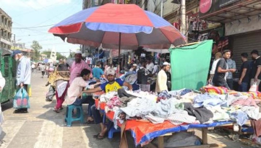 Heatwave Takes Toll on Street Vendors, Sales Plummet