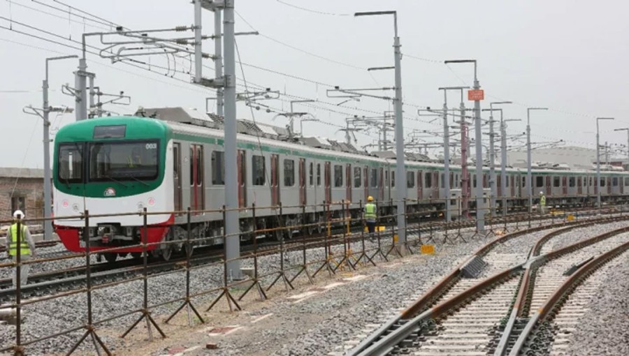 Metro Rail Service Halts for Over an Hour Due to Technical Issue