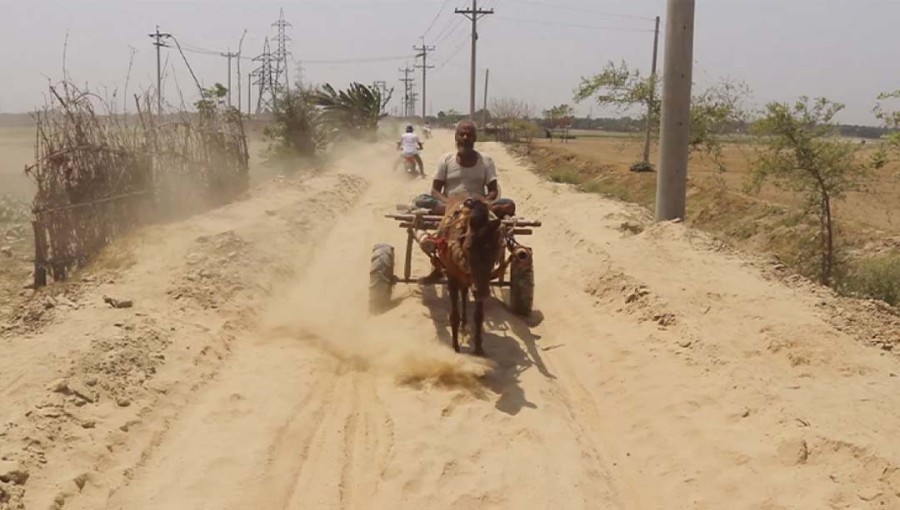 The image shows a horse-cart in the Padma's char area.