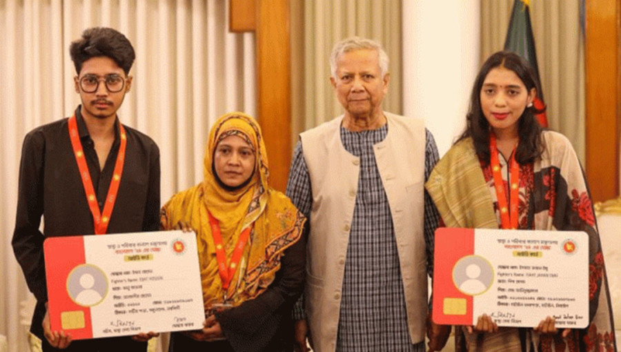 Chief Adviser Prof Muhammad Yunus with the injued victims of July uprising on 1 January. Photo: BSS