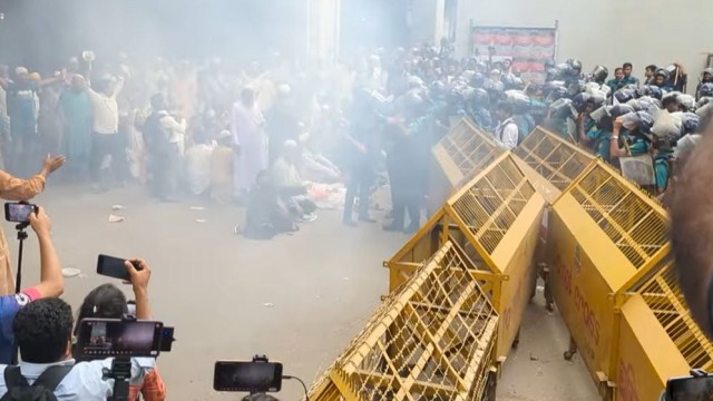 Clash Between Police and Ebtedayi Madrasa Teachers During Protest