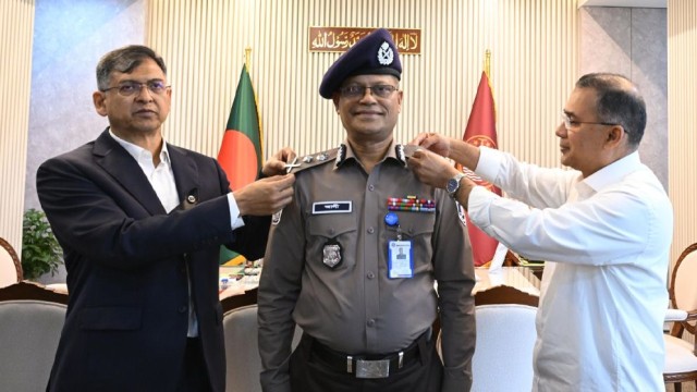 Prime Minister Presents Rank Badge to New IGP Md. Ali Hossain Fakir